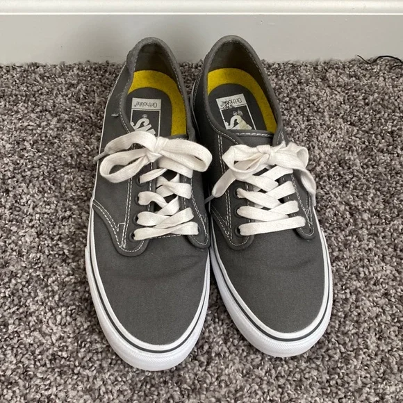 Women’s low top Vans size 8 - Picture 2 of 5